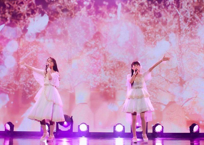 Claris Melepas Topeng dalam Konser Terbarunya!