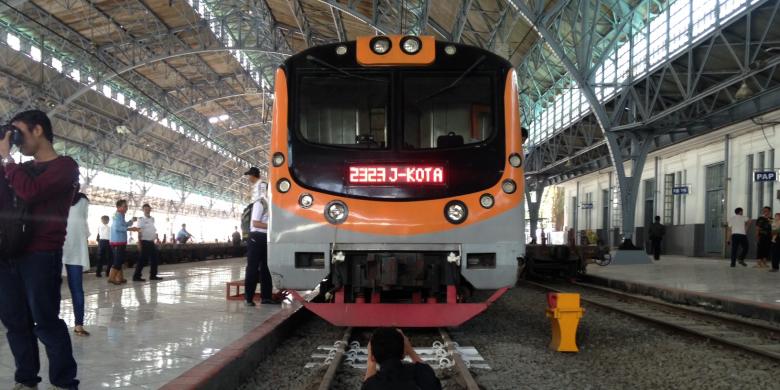 Kereta Commuter Line "Berbicara" Bahasa Jepang